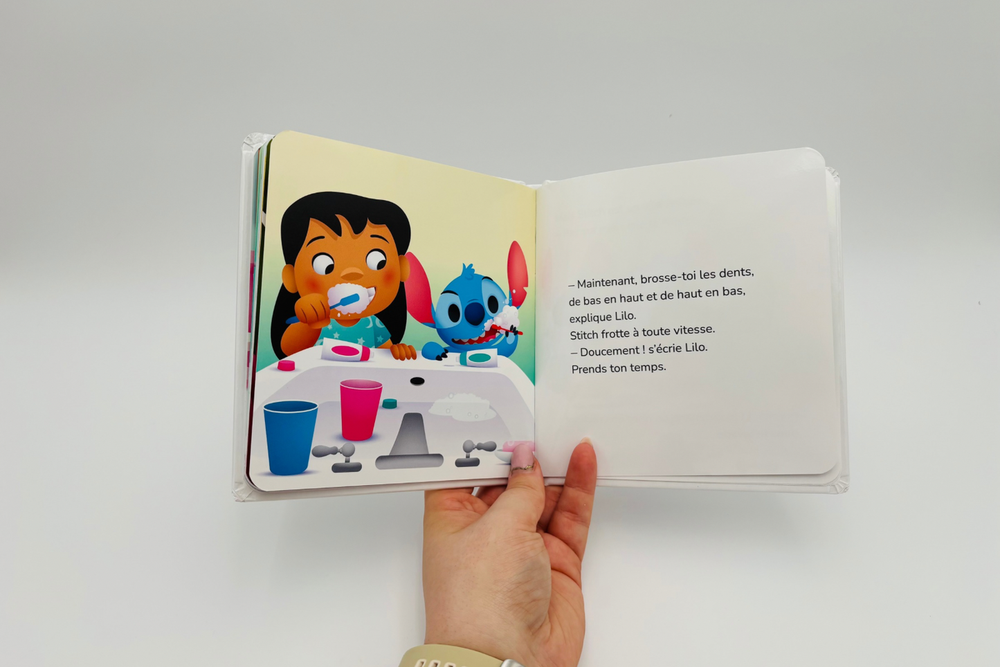 Livre / Puzzle "Stitch se brosse les dents"