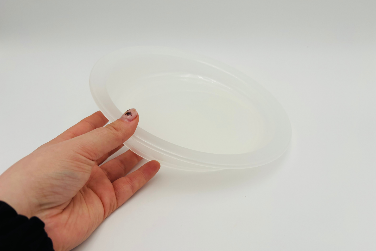 Assiette à bord élevé