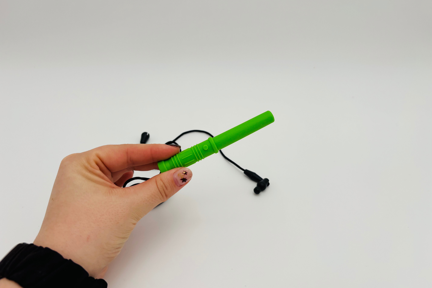 Collier sensoriel à mâcher sabre laser