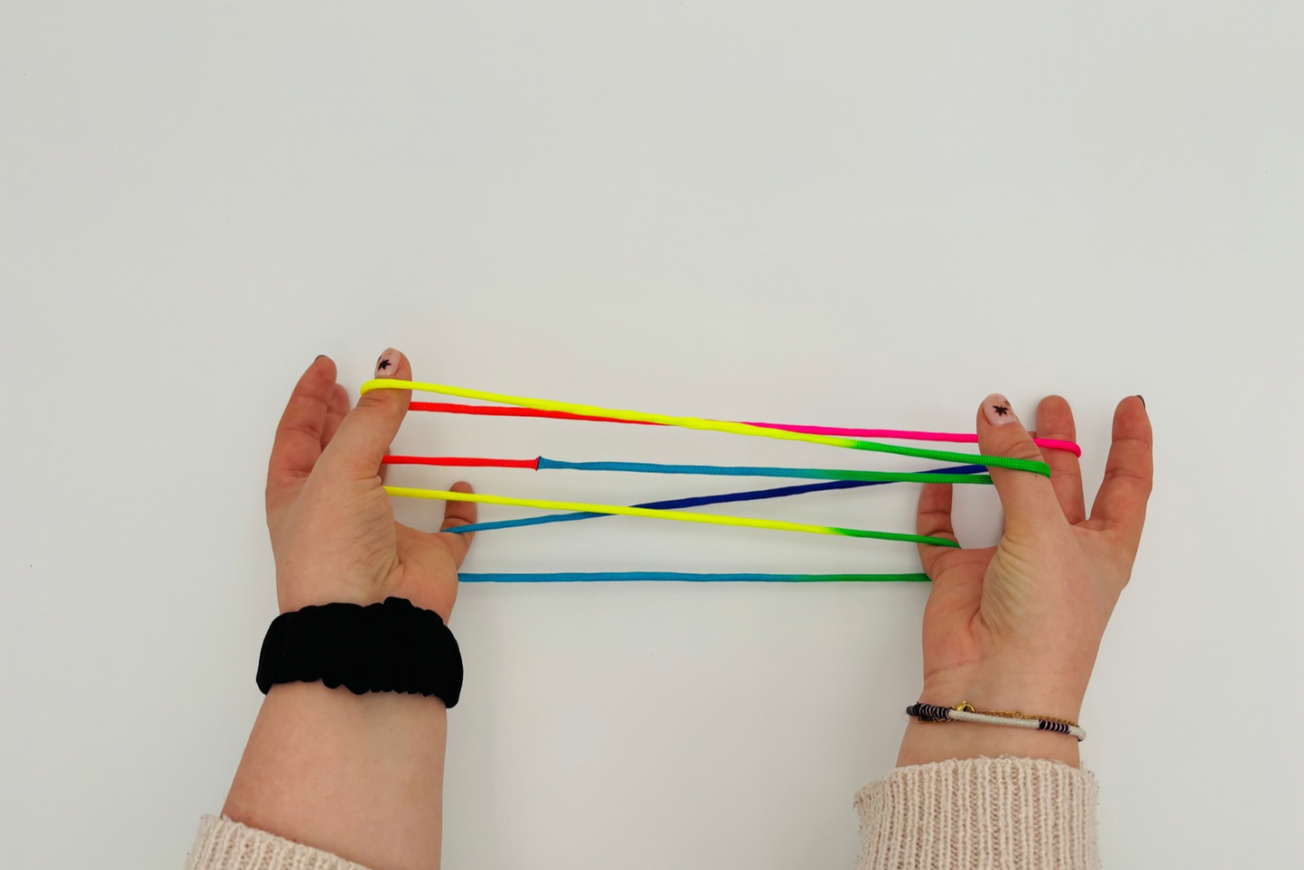 Corde à doigts ( jeu de ficelle)