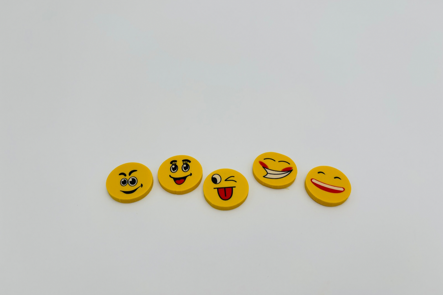 Gommes smiley lot de 5