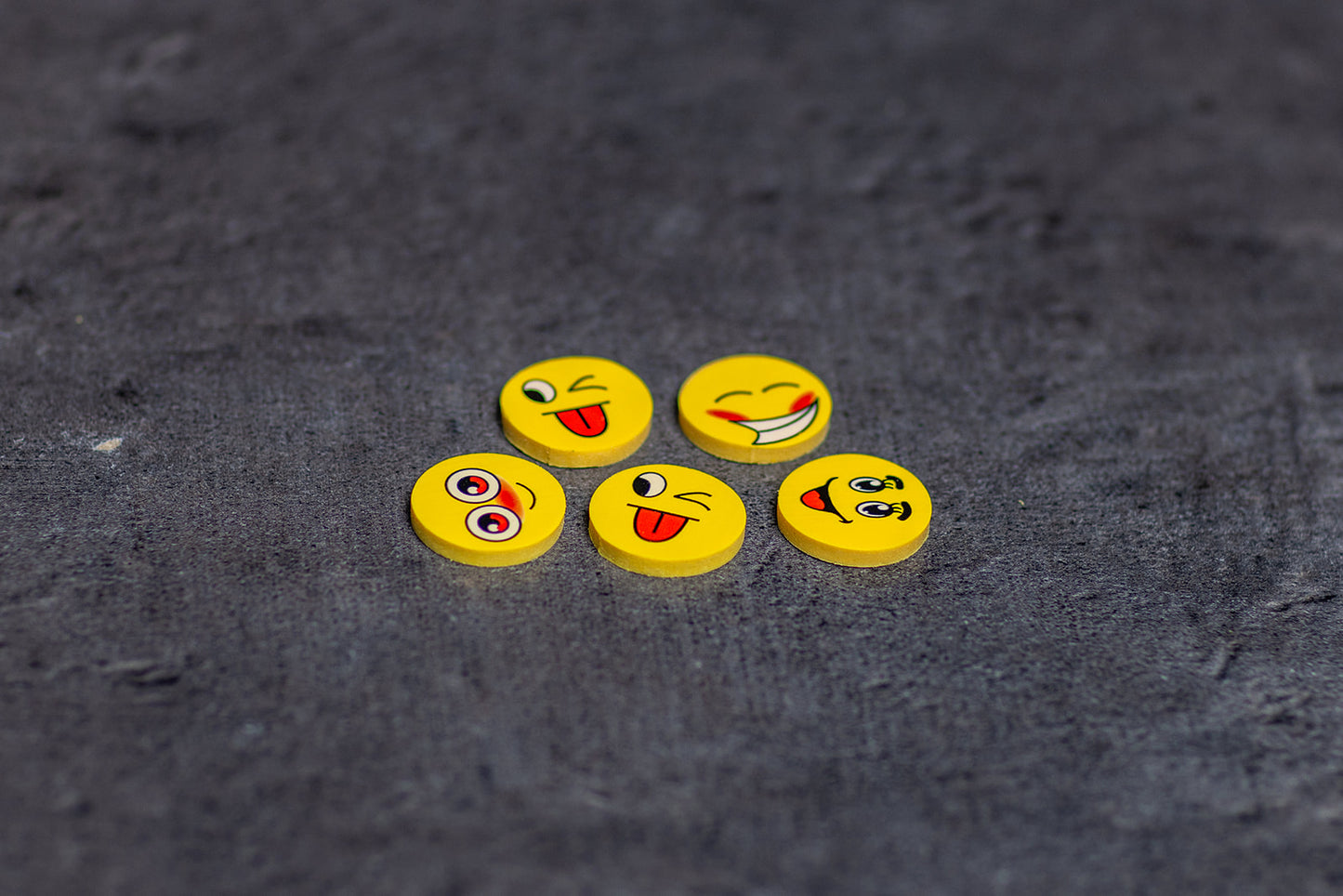 Gommes smiley lot de 5