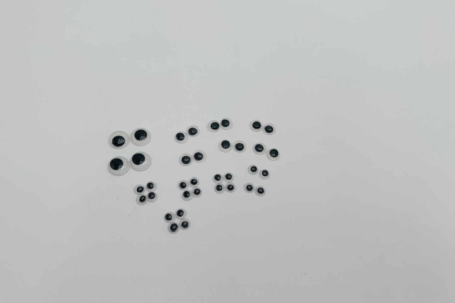 Paires d'yeux à coller