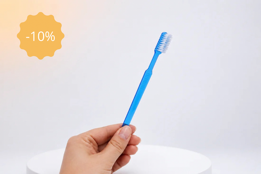 Brosse à dents avec dentifrice intégré