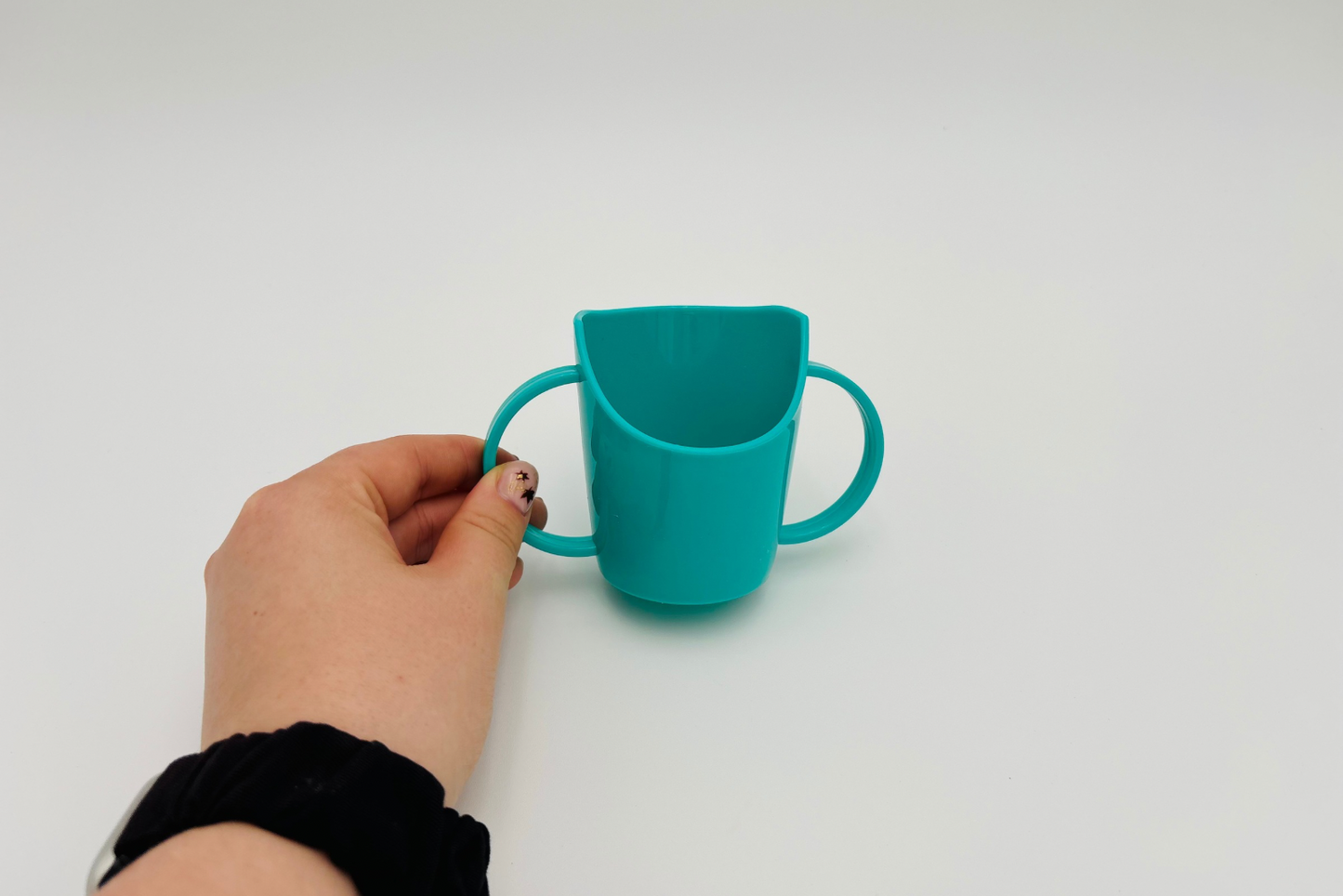 Verre à découpe nasale avec poignées