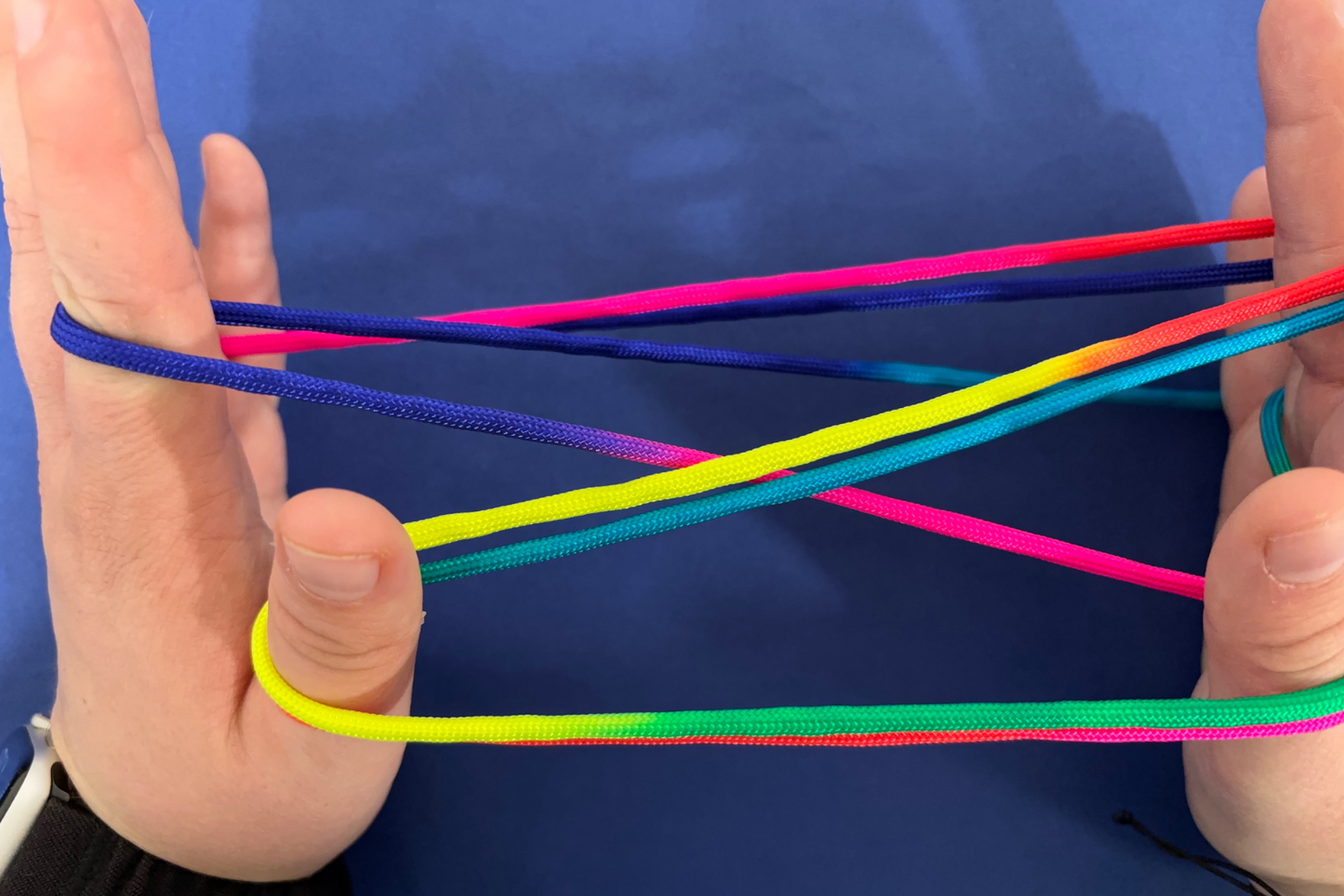 Corde à doigts ( jeu de ficelle)