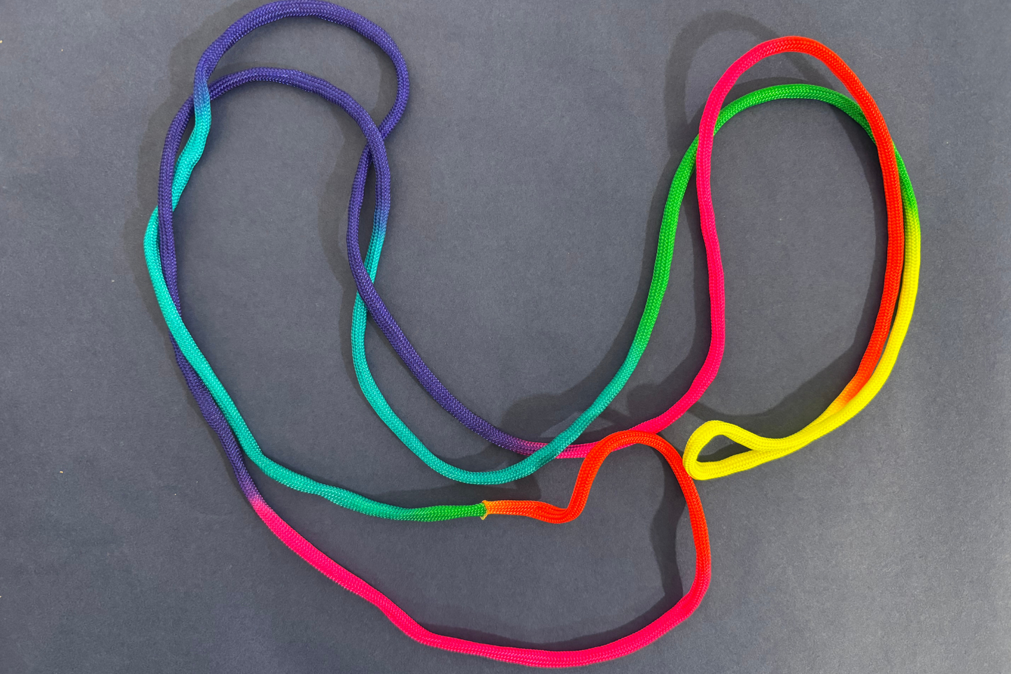 Corde à doigts ( jeu de ficelle)