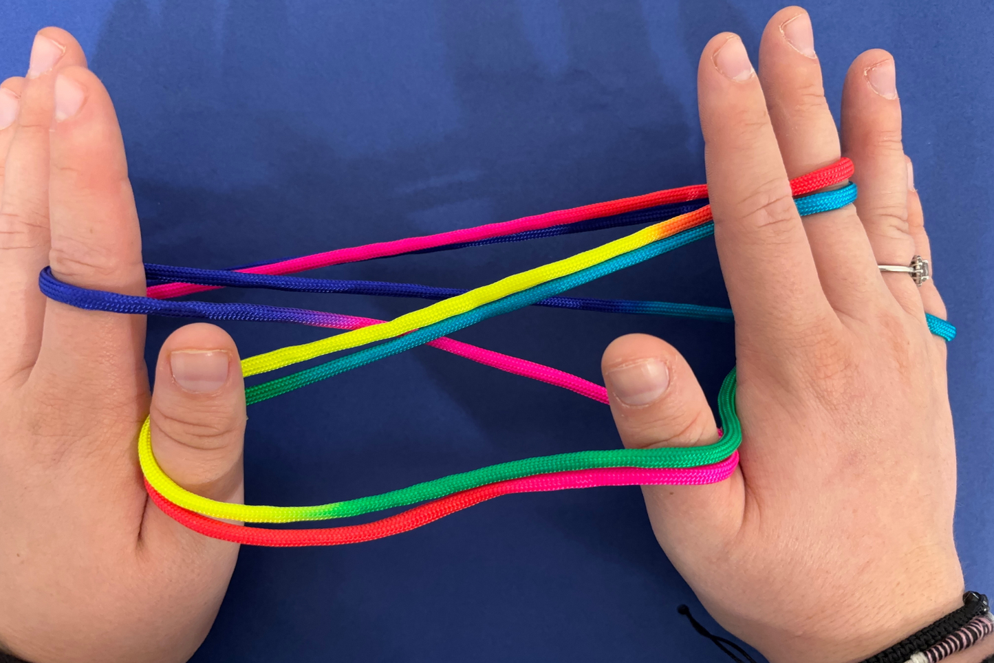 Corde à doigts ( jeu de ficelle)