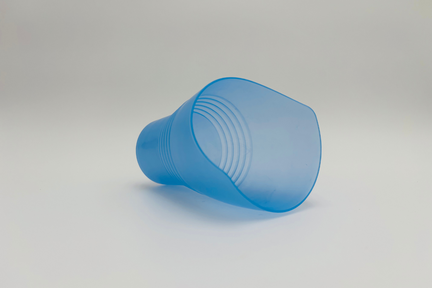 Verre à découpe nasale